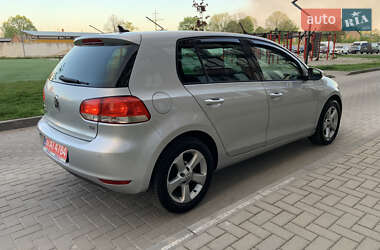 Хэтчбек Volkswagen Golf 2010 в 