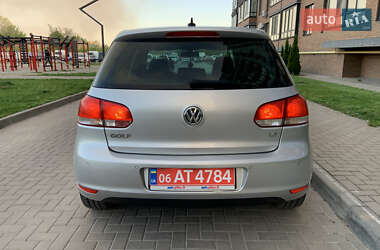 Хэтчбек Volkswagen Golf 2010 в 