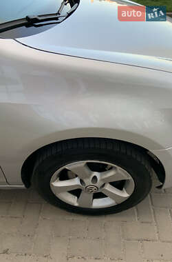 Хэтчбек Volkswagen Golf 2010 в 