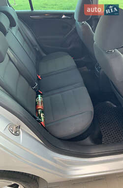 Хэтчбек Volkswagen Golf 2010 в 
