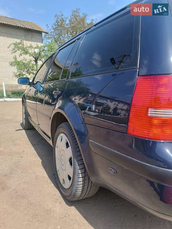 Універсал Volkswagen Golf 2000 в Новодністровську