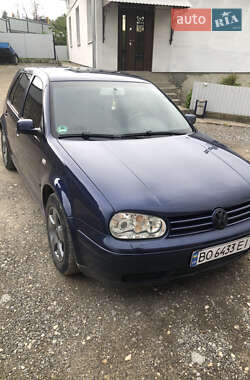 Хетчбек Volkswagen Golf 2003 в 