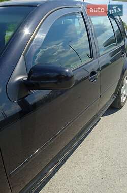 Хетчбек Volkswagen Golf 2003 в 
