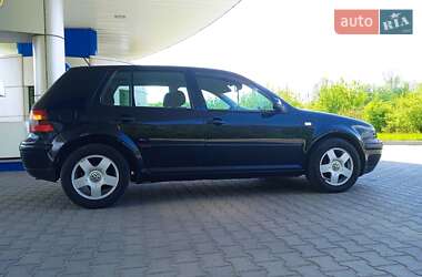 Хетчбек Volkswagen Golf 2003 в 