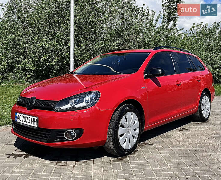 Універсал Volkswagen Golf 2012 в 