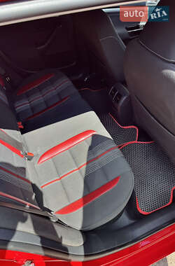 Універсал Volkswagen Golf 2012 в 