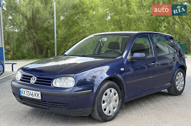 Хетчбек Volkswagen Golf 2002 в Тростянці