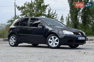Хетчбек Volkswagen Golf 2005 в 