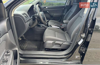 Хетчбек Volkswagen Golf 2005 в 