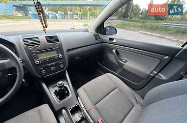 Хетчбек Volkswagen Golf 2005 в 
