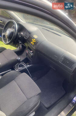 Хетчбек Volkswagen Golf 2000 в 