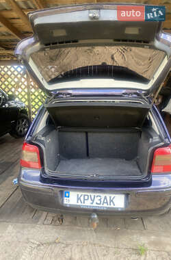 Хетчбек Volkswagen Golf 2000 в 