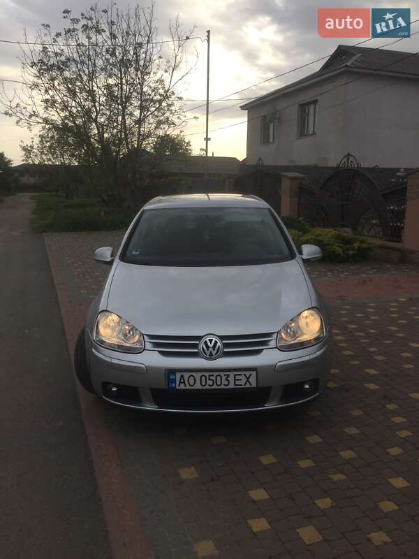 Хетчбек Volkswagen Golf 2006 в Ужгороді