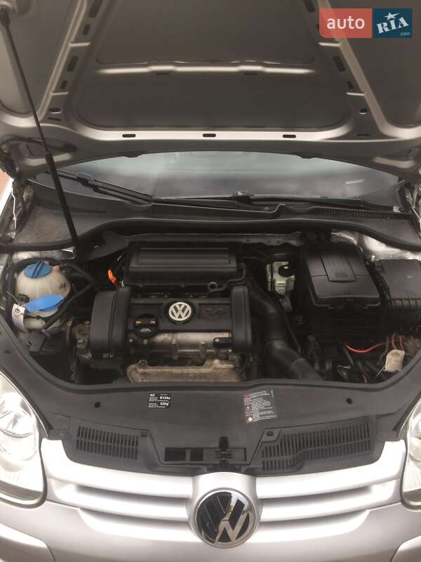 Хетчбек Volkswagen Golf 2006 в Ужгороді