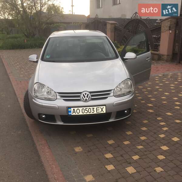 Хетчбек Volkswagen Golf 2006 в Ужгороді