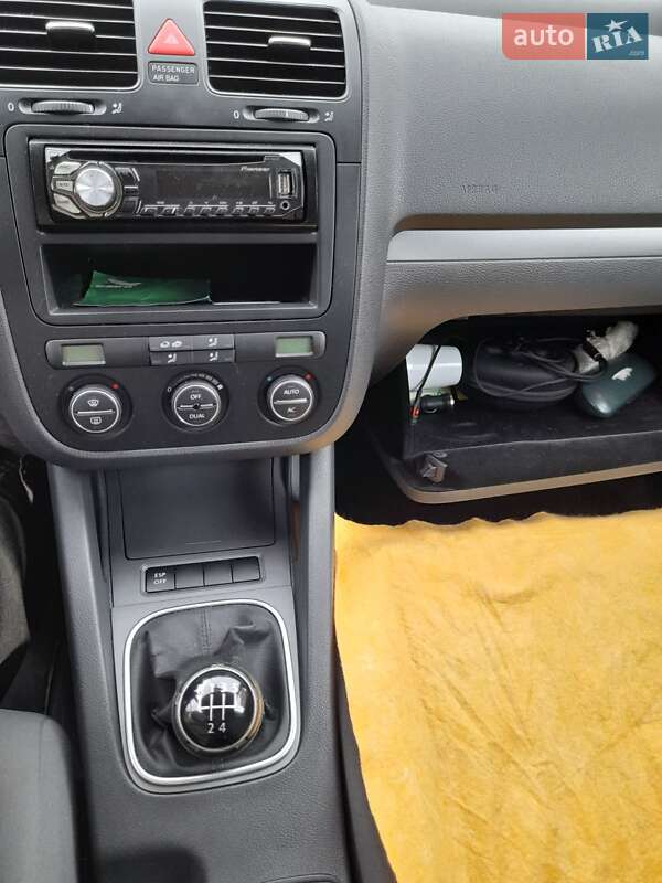 Універсал Volkswagen Golf 2009 в Києві