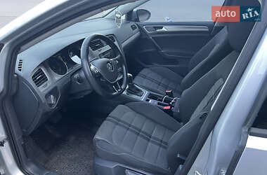 Хэтчбек Volkswagen Golf 2014 в 