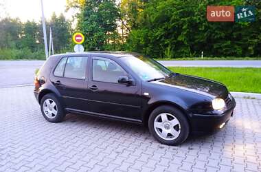 Хетчбек Volkswagen Golf 2003 в 