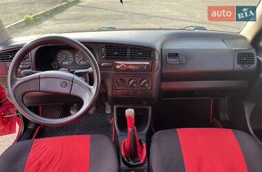 Хетчбек Volkswagen Golf 1994 в 
