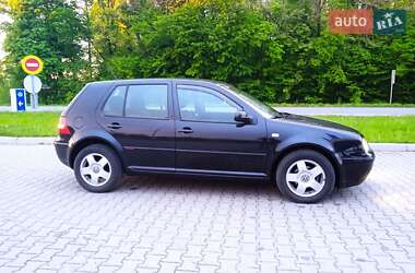 Хетчбек Volkswagen Golf 2003 в 