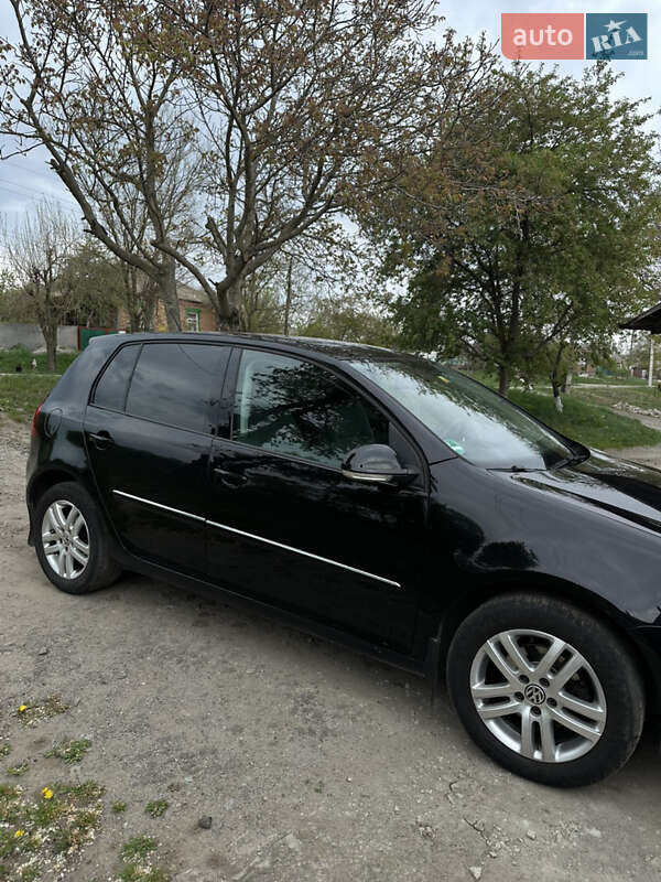 Хэтчбек Volkswagen Golf 2008 в Липовце