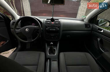 Хетчбек Volkswagen Golf 2008 в 