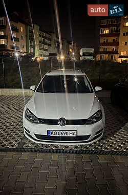 Универсал Volkswagen Golf 2014 в Ужгороде