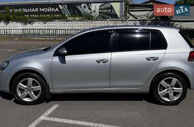 Хетчбек Volkswagen Golf 2010 в 