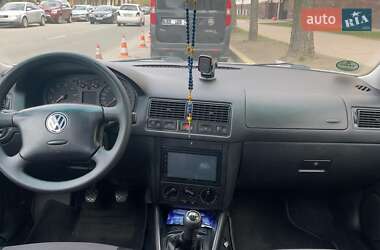 Хэтчбек Volkswagen Golf 2002 в 