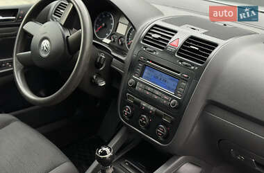 Хэтчбек Volkswagen Golf 2006 в 