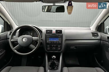 Хэтчбек Volkswagen Golf 2006 в 