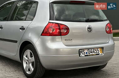 Хэтчбек Volkswagen Golf 2006 в 