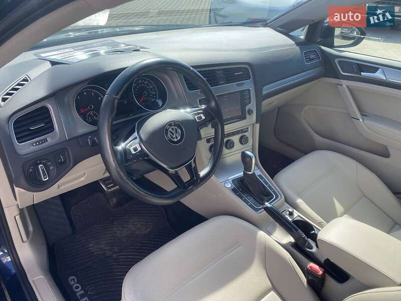 Універсал Volkswagen Golf 2016 в Львові