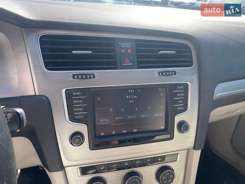 Універсал Volkswagen Golf 2016 в Львові