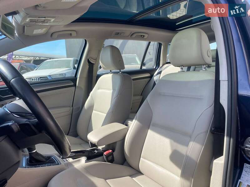 Універсал Volkswagen Golf 2016 в Львові