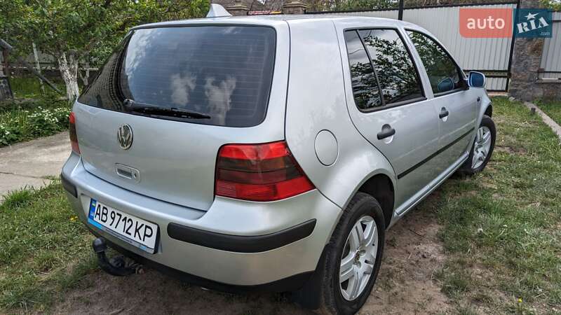 Хетчбек Volkswagen Golf 2002 в Бершаді