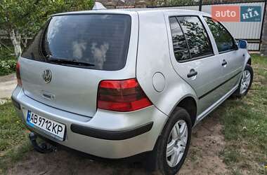 Хэтчбек Volkswagen Golf 2002 в 