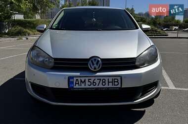 Хетчбек Volkswagen Golf 2010 в 