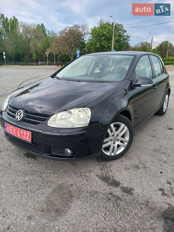 Хэтчбек Volkswagen Golf 2007 в 