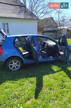 Хетчбек Volkswagen Golf 2003 в 