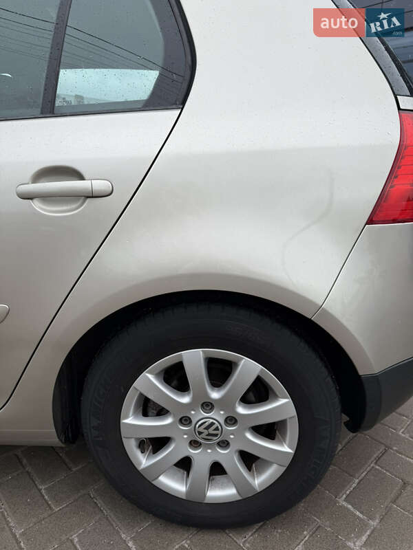 Хэтчбек Volkswagen Golf 2005 в Белой Церкви