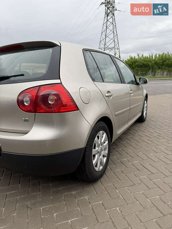 Хэтчбек Volkswagen Golf 2005 в Белой Церкви