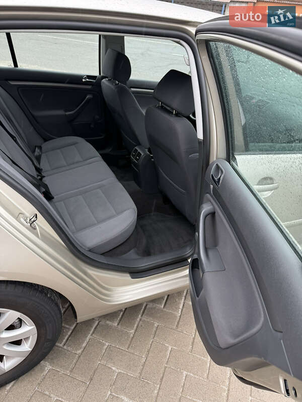 Хэтчбек Volkswagen Golf 2005 в Белой Церкви