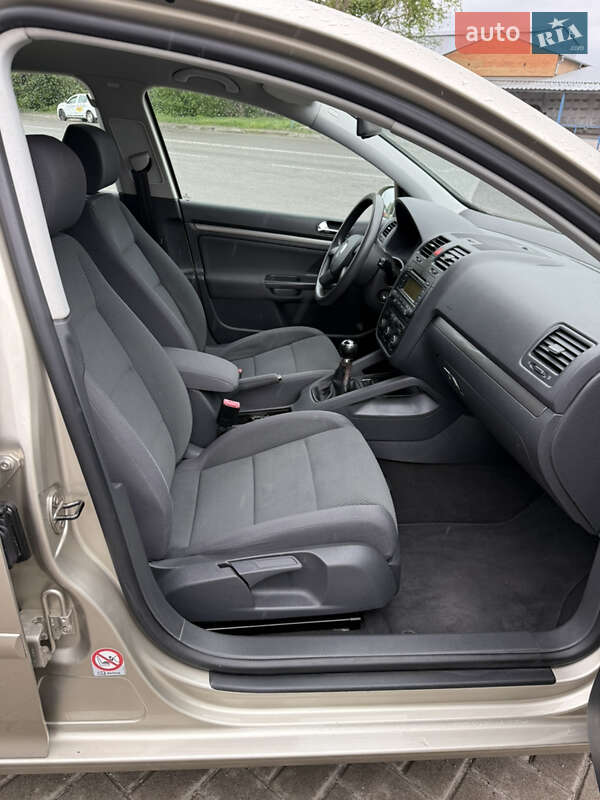 Хэтчбек Volkswagen Golf 2005 в Белой Церкви