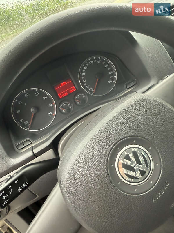 Хэтчбек Volkswagen Golf 2005 в Белой Церкви