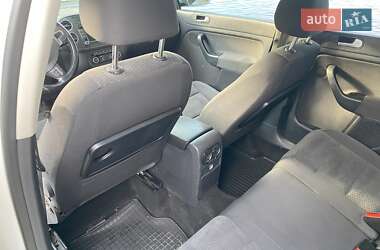 Хетчбек Volkswagen Golf 2011 в 