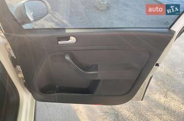 Хетчбек Volkswagen Golf 2011 в 