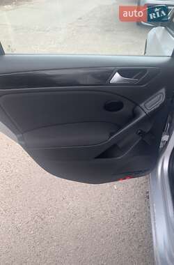 Хэтчбек Volkswagen Golf 2009 в 
