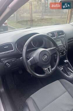 Хэтчбек Volkswagen Golf 2009 в 