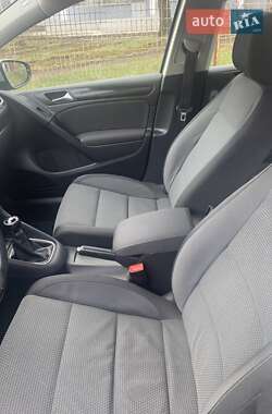 Хэтчбек Volkswagen Golf 2009 в 